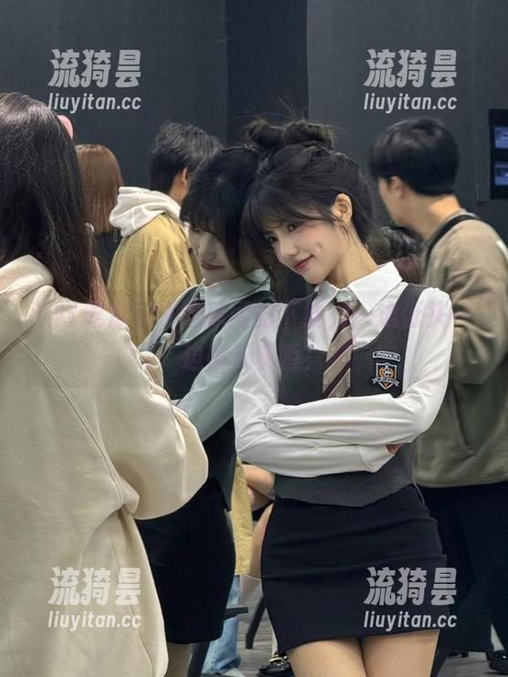 51吃瓜网站下载，一边低头一边啃瓜真香！