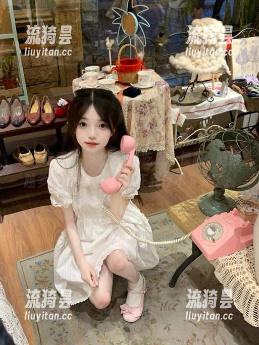 今天的“51吃瓜”视频，吃得越多眼睛越大呢，反正我停不下来了。