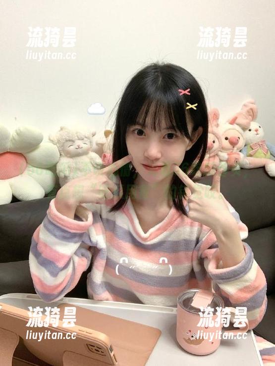 56吃瓜 不谈心情,光看56吃瓜首页,有点想“吃瓜用餐”的错觉哎。