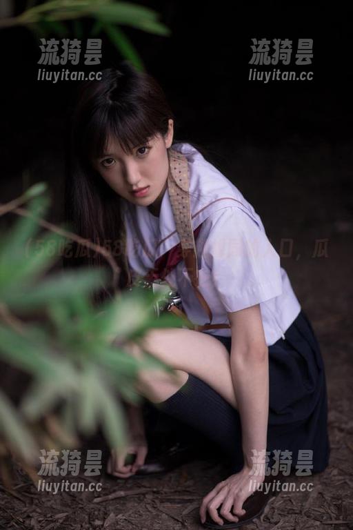 58吃瓜：穿越胡同的入口，瓜皮无处不在！