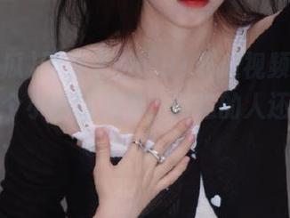 网页上的“91吃瓜视频”太搞了，跟个小剧场似的，旁边的人还坐着看热闹。