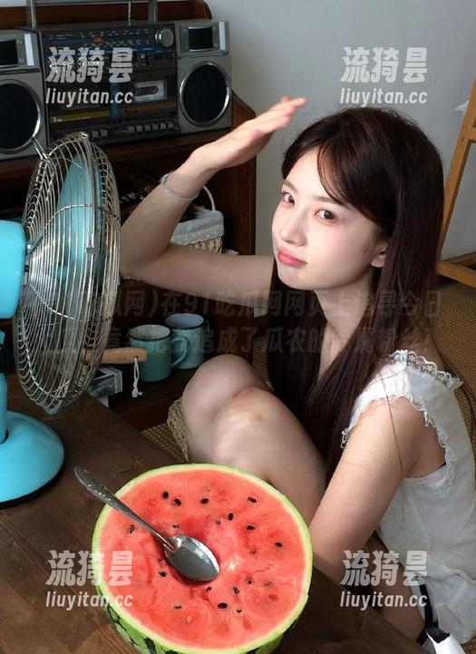 在91吃瓜网网页上追寻今日大瓜，竟然把我追成了瓜农的专属粉丝！