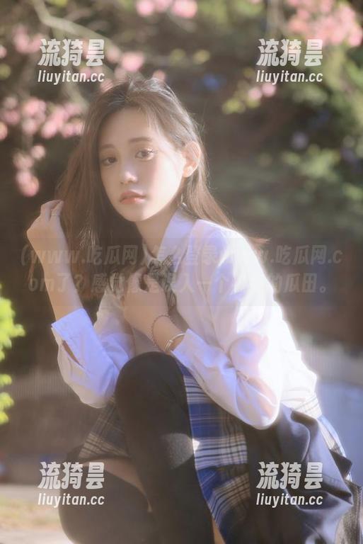 www.吃瓜网 怎么登录www.吃瓜网.com了?感觉像是误入一个热闹的瓜田。