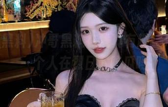 冲哥黑料在线真有趣，只有我一个人在烈日下吃瓜吗