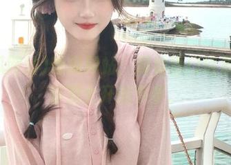 吃瓜网站：观看热门话题时，脑洞大开的节奏。