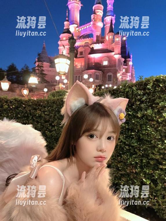 别让风光遮住眼，扒哥黑料帮你一探明星的资源猫腻