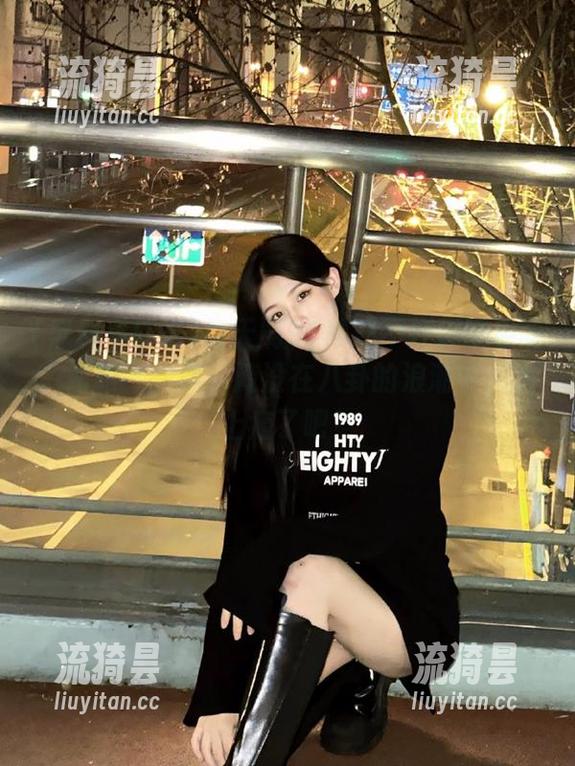 每天刷91黑料不打烊苹果版，两眼一抹黑，淹没在八卦的浪潮中，太上瘾了吧？