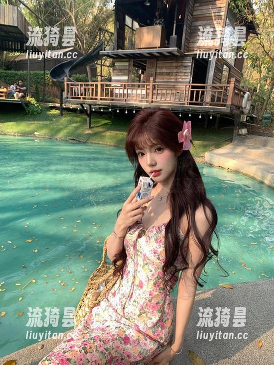 永久打开的黑料不打烊tttzzz入口，你的八卦胃口，大概又要被满足了。