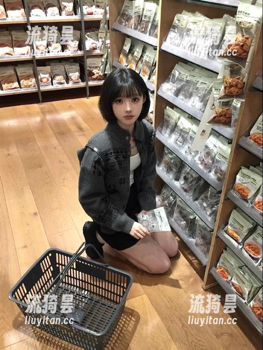黑料不打烊tttzzz发布的入口，默默吸引了一群看热闹的！太有意思了吧！