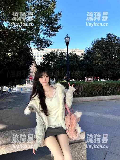 “黑料不打烊tttzzz”网址，真是草木皆兵，瞎点一下总能有收获。