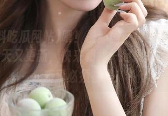 喂！最新国产黑料吃瓜网站今天又更新，快来和我一起摸头！瓜的质量必须在线！