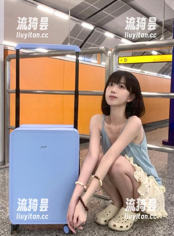 下载黑料正能量zzzttt668.su，我也是头号吃瓜群众，快来！最新入口就在这～