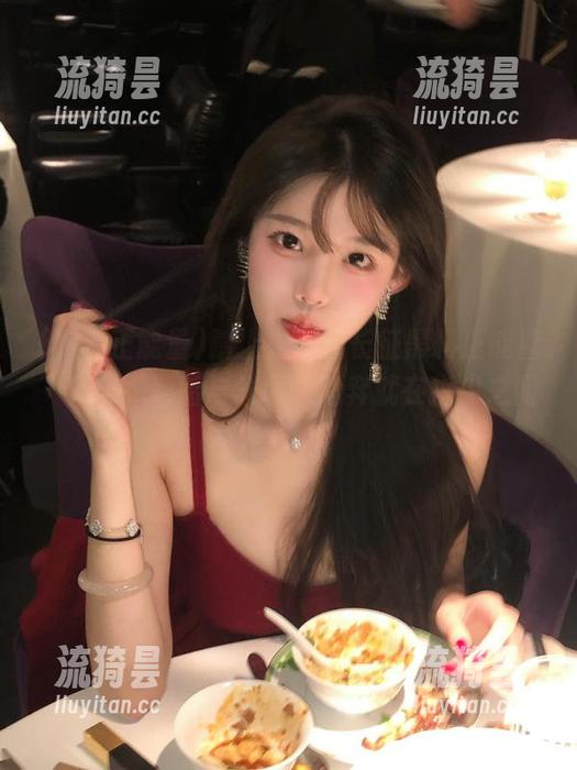 黑料正能量 踏上“万篇长征黑料正能量”入口,黑暗与光明的博弈就在指尖之间。