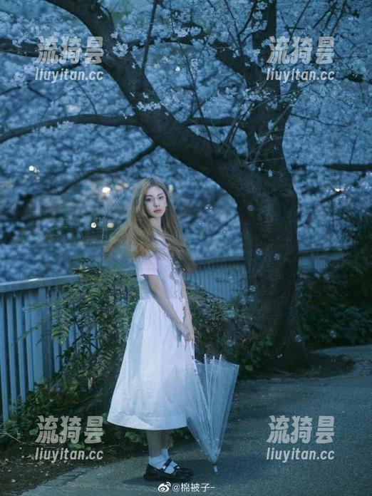 在黑料正能量网站，index.php是角落里的私密花园，想进去点开真得胆大啊！