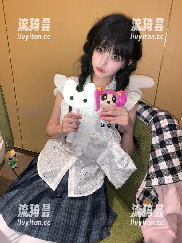 资源多到让你眼花缭乱的黑料社app，吃瓜吃得不亦乐乎！